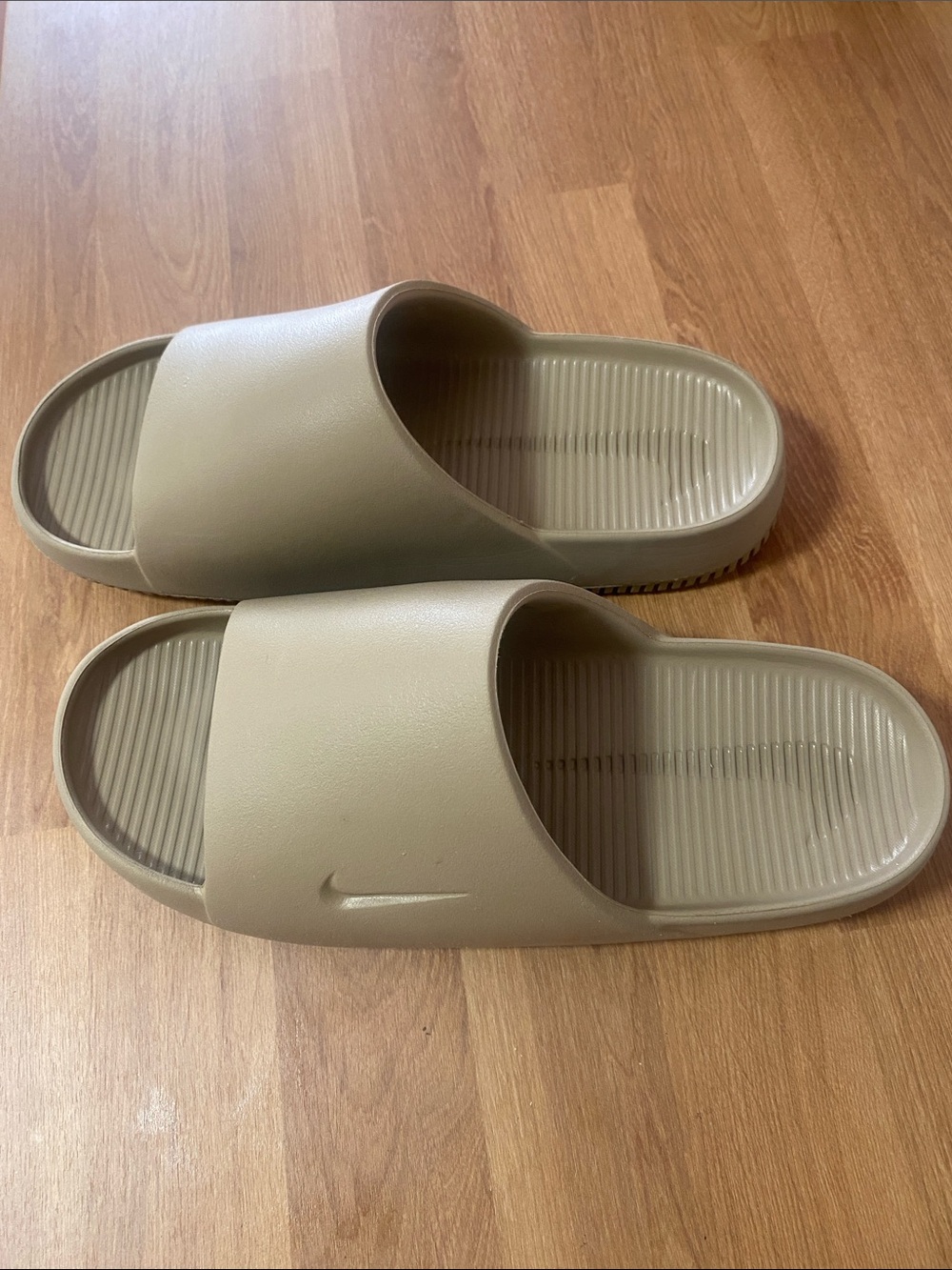 Nike Calm Slides – Khaki/Tan – Men’s 8 / Women’s 9 – EUC